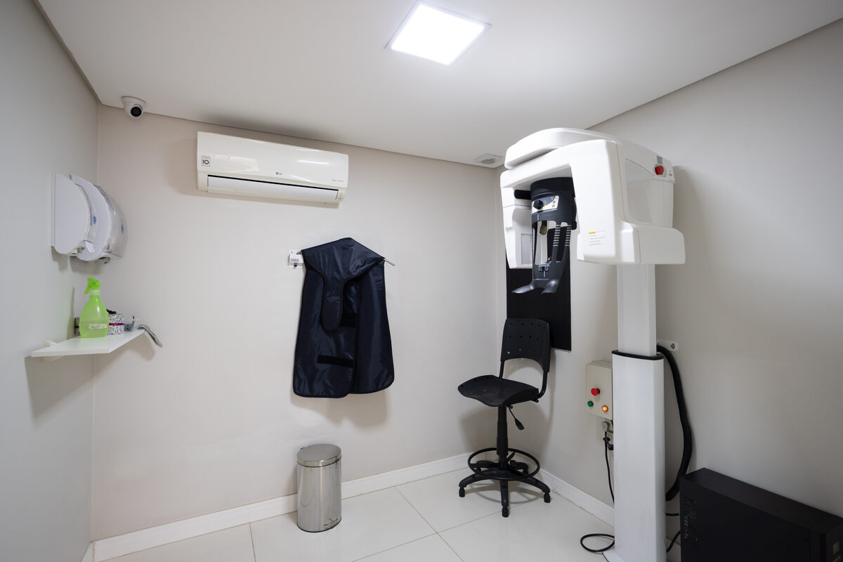 Sala de imagem com raio-X panorâmico e tomografia na Oral Unic Caxias do Sul